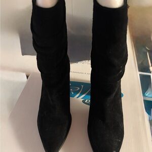 Chic Black Heeled Boots for Women